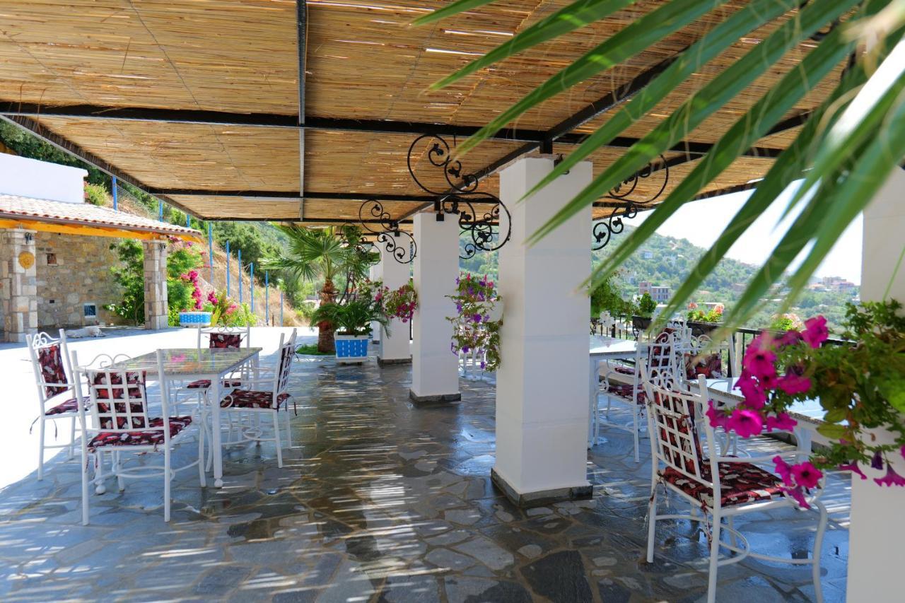 Vila Panorama Piqeras Bed & Breakfast Bagian luar foto