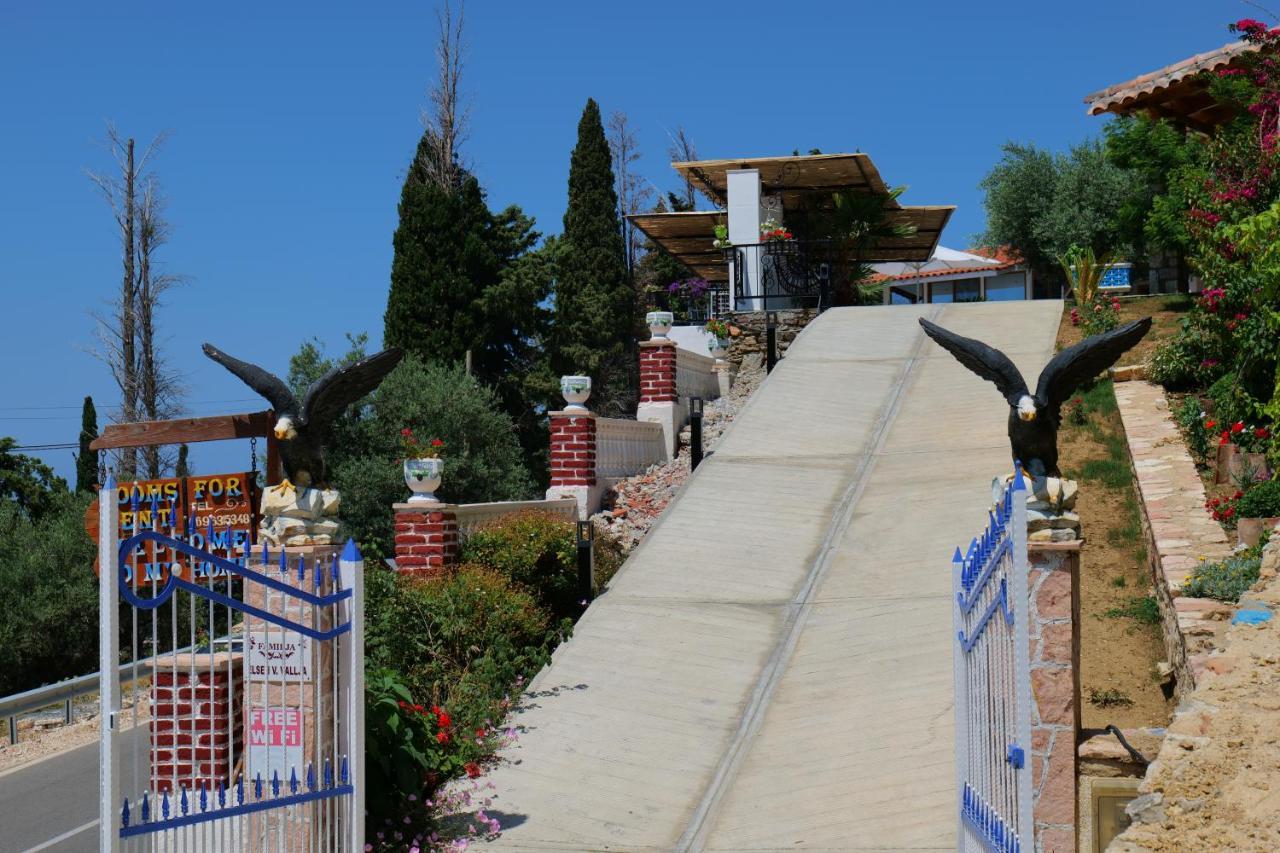 Vila Panorama Piqeras Bed & Breakfast Bagian luar foto