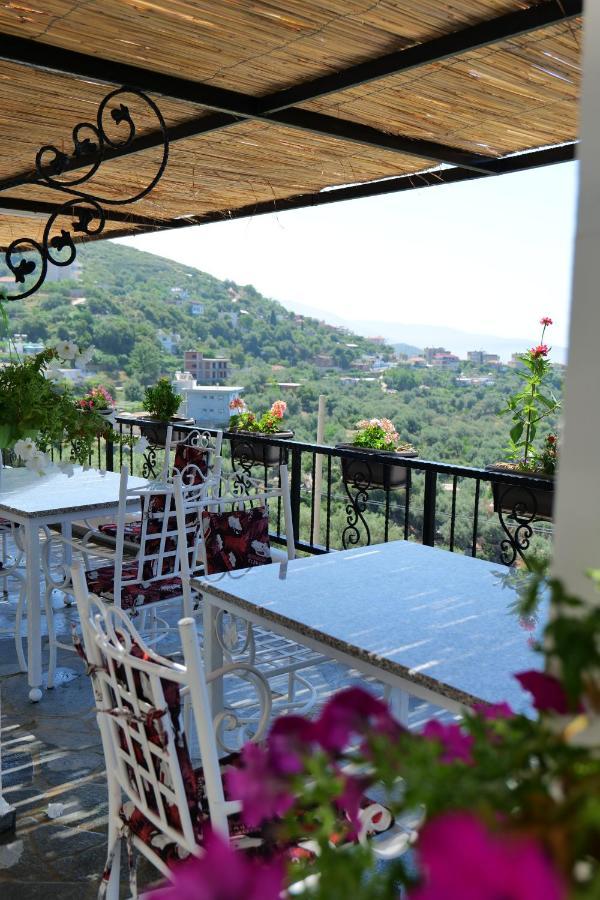 Vila Panorama Piqeras Bed & Breakfast Bagian luar foto