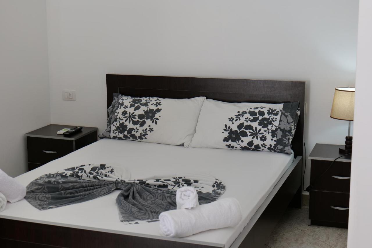 Vila Panorama Piqeras Bed & Breakfast Bagian luar foto