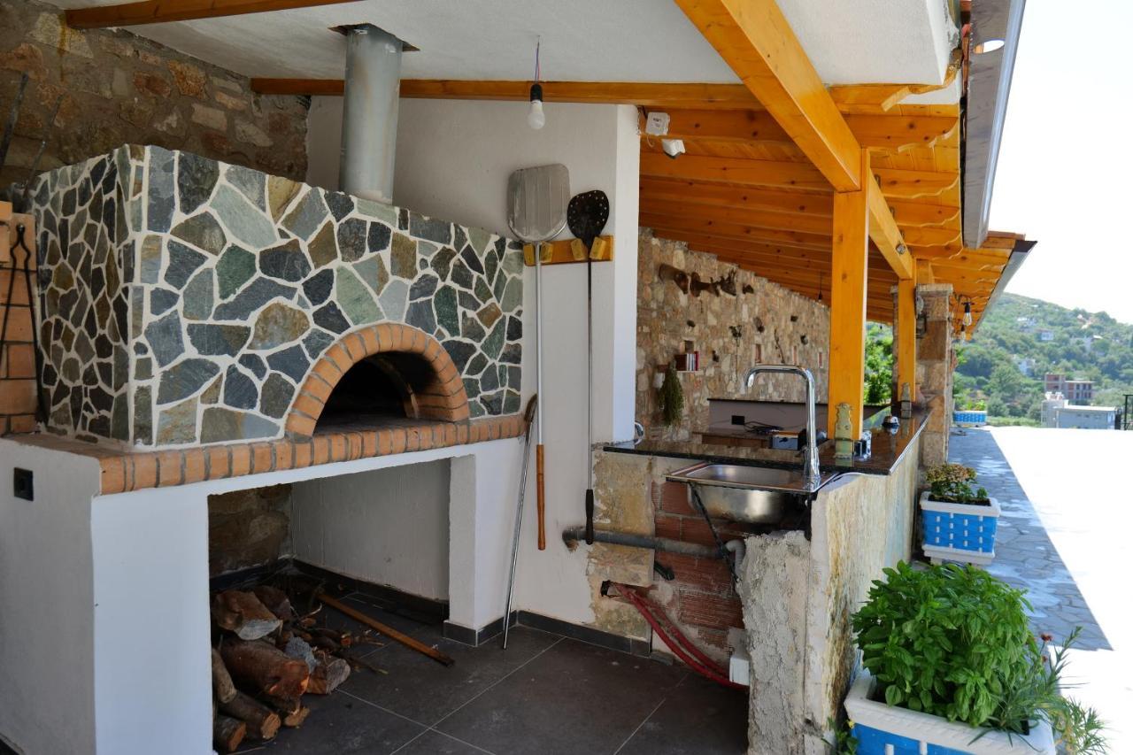 Vila Panorama Piqeras Bed & Breakfast Bagian luar foto