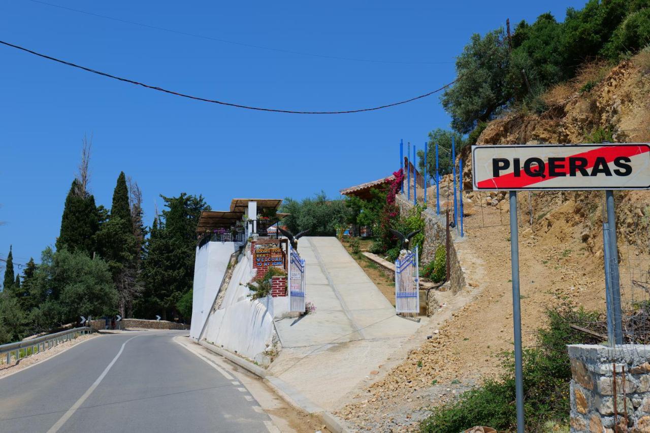 Vila Panorama Piqeras Bed & Breakfast Bagian luar foto