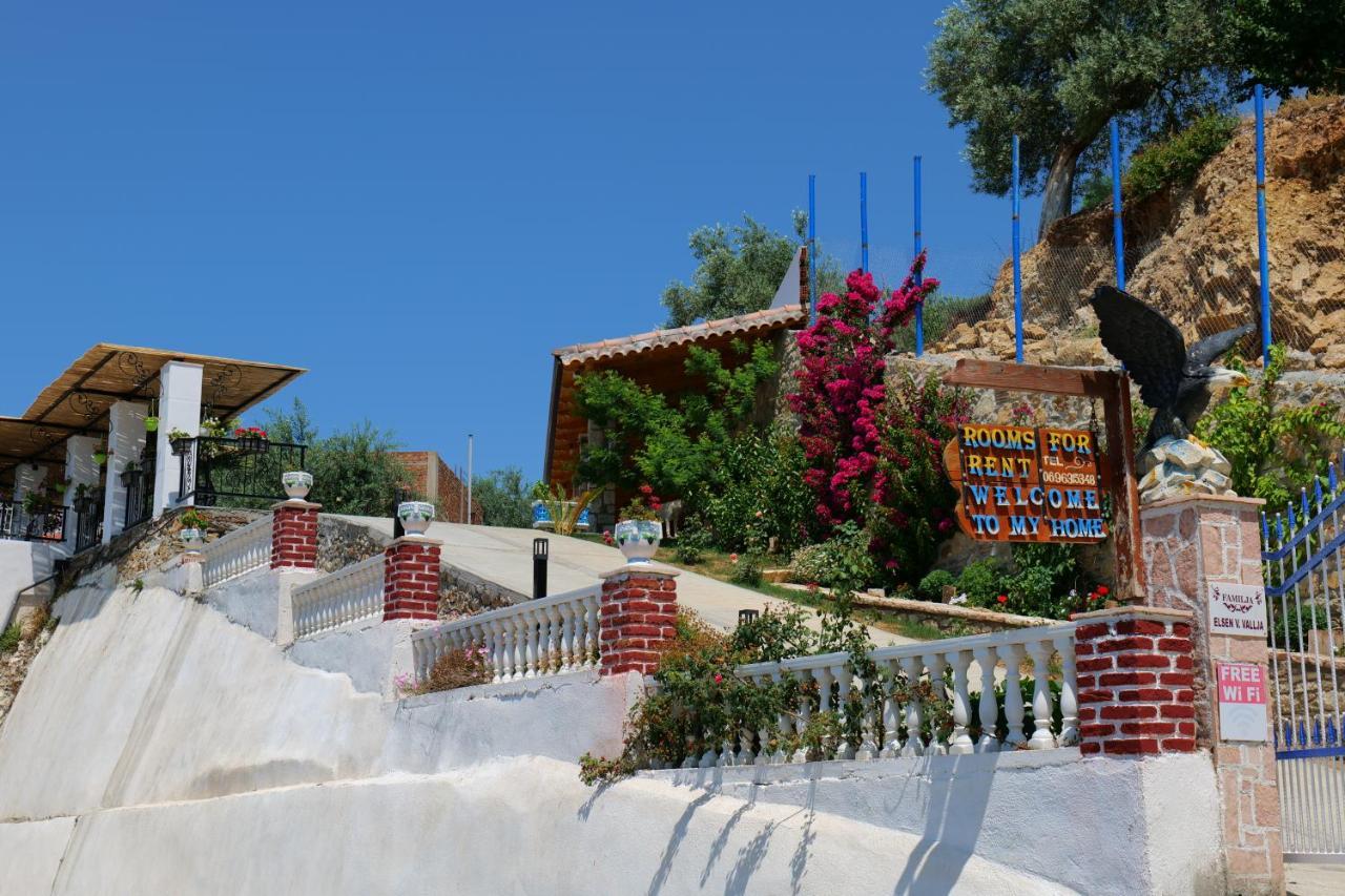 Vila Panorama Piqeras Bed & Breakfast Bagian luar foto