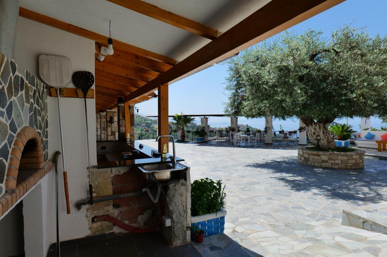 Vila Panorama Piqeras Bed & Breakfast Bagian luar foto