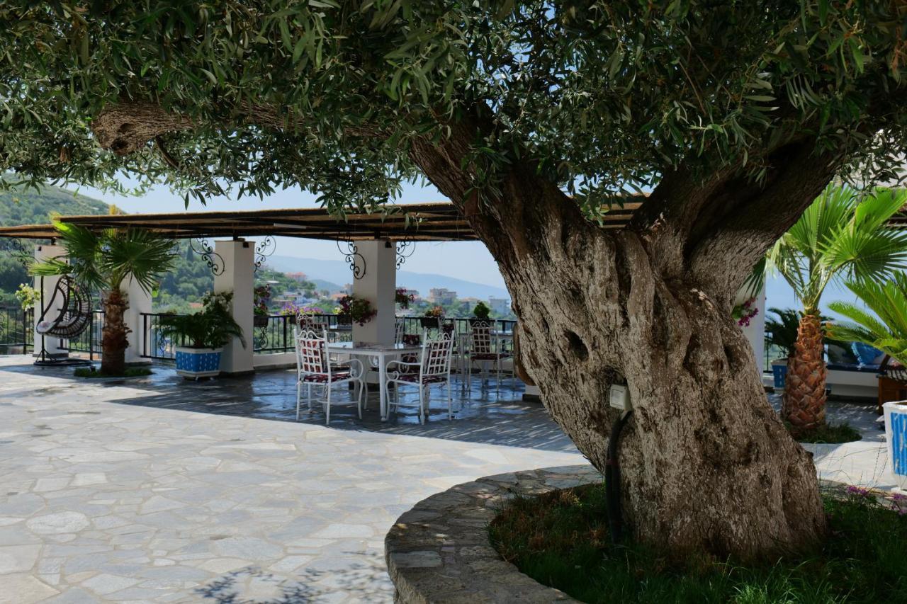 Vila Panorama Piqeras Bed & Breakfast Bagian luar foto