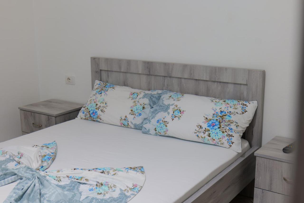 Vila Panorama Piqeras Bed & Breakfast Bagian luar foto