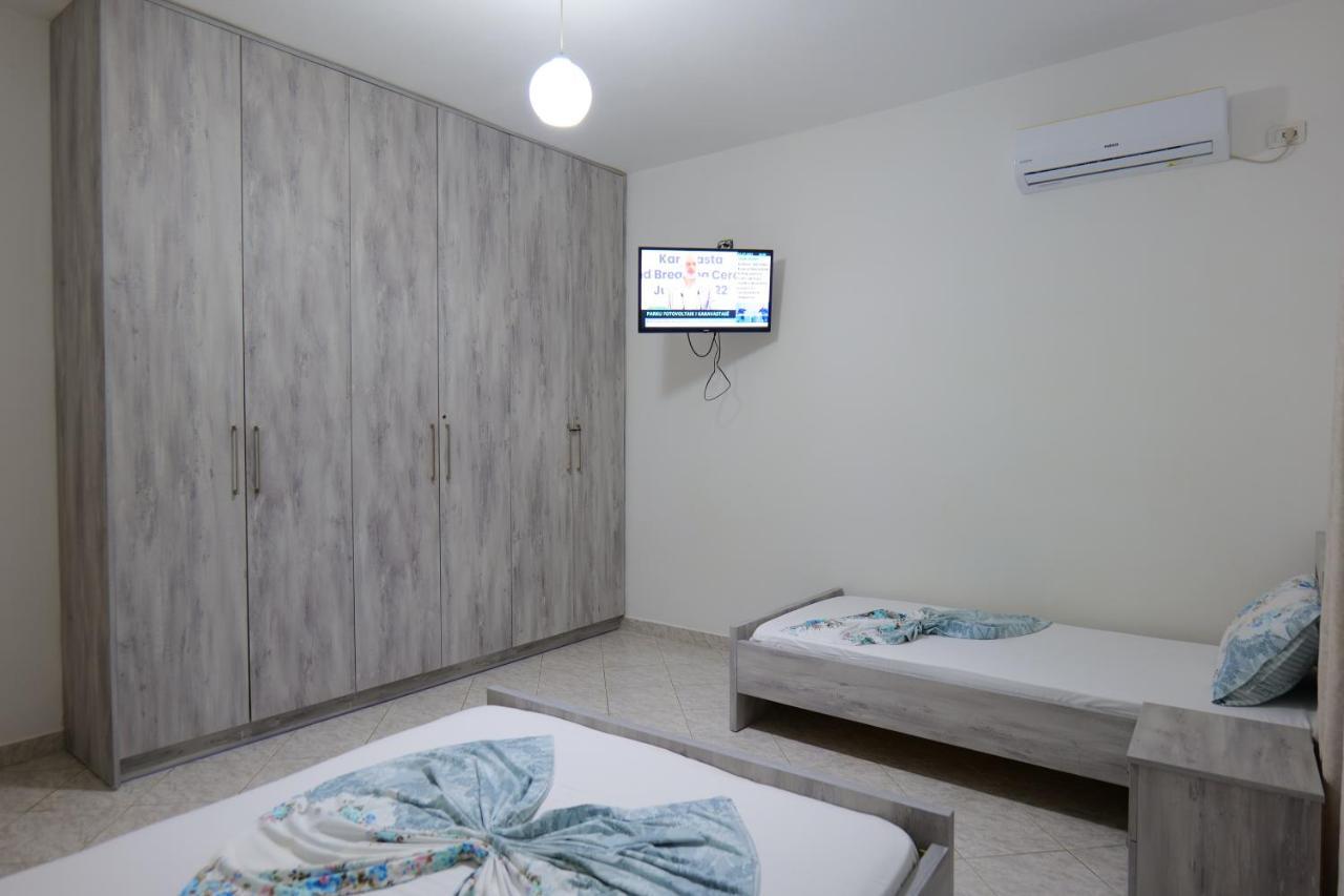 Vila Panorama Piqeras Bed & Breakfast Bagian luar foto