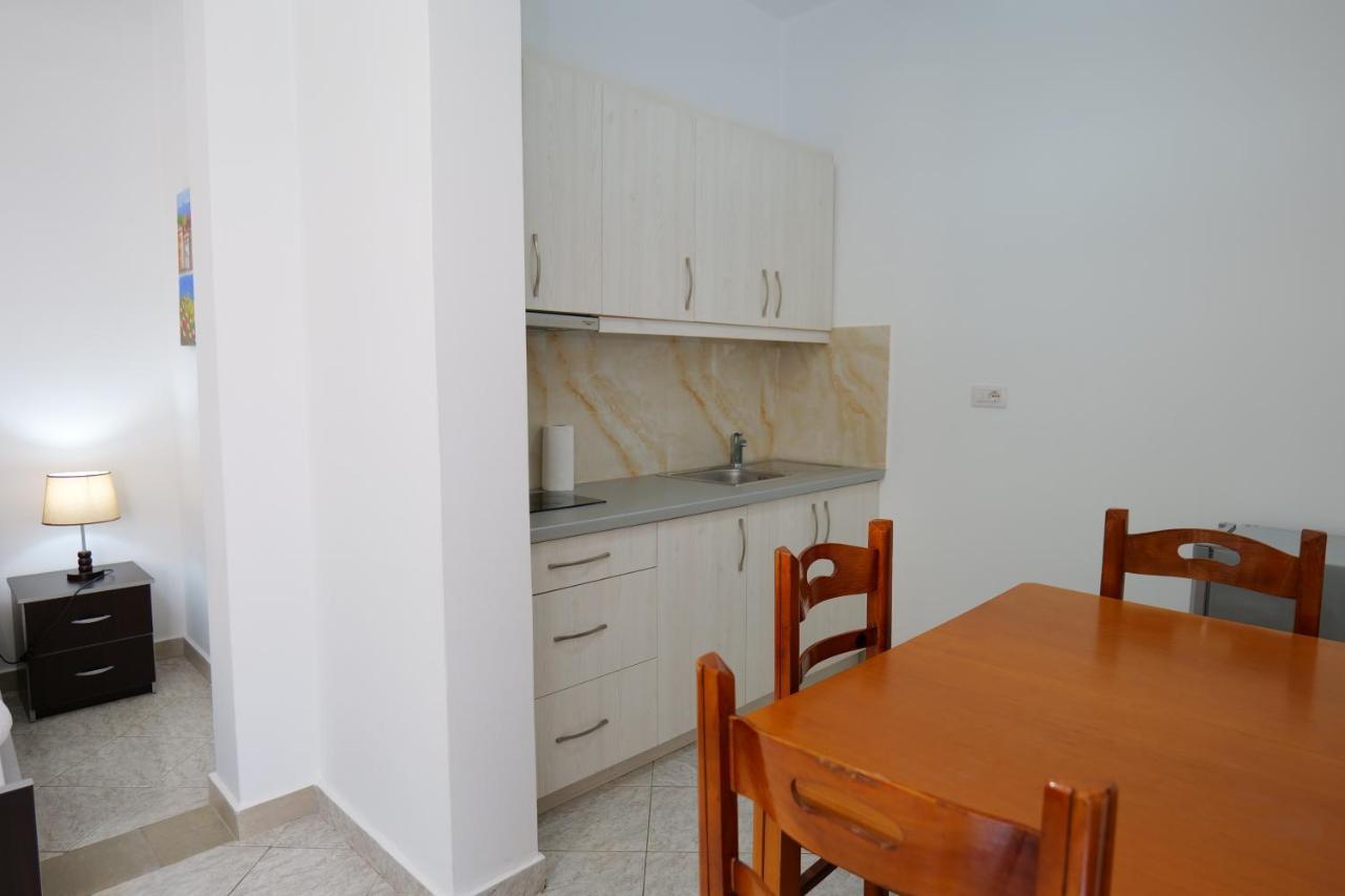 Vila Panorama Piqeras Bed & Breakfast Bagian luar foto