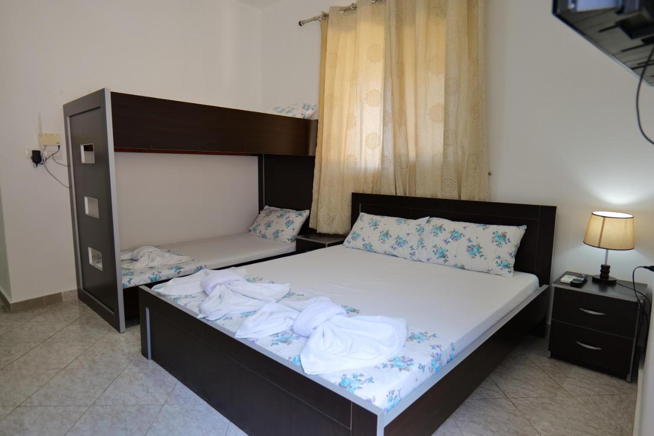 Vila Panorama Piqeras Bed & Breakfast Bagian luar foto