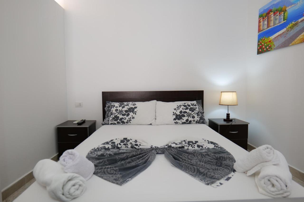 Vila Panorama Piqeras Bed & Breakfast Bagian luar foto