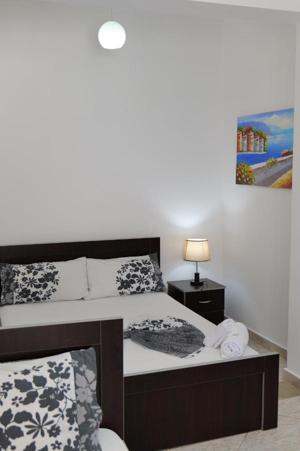 Vila Panorama Piqeras Bed & Breakfast Bagian luar foto