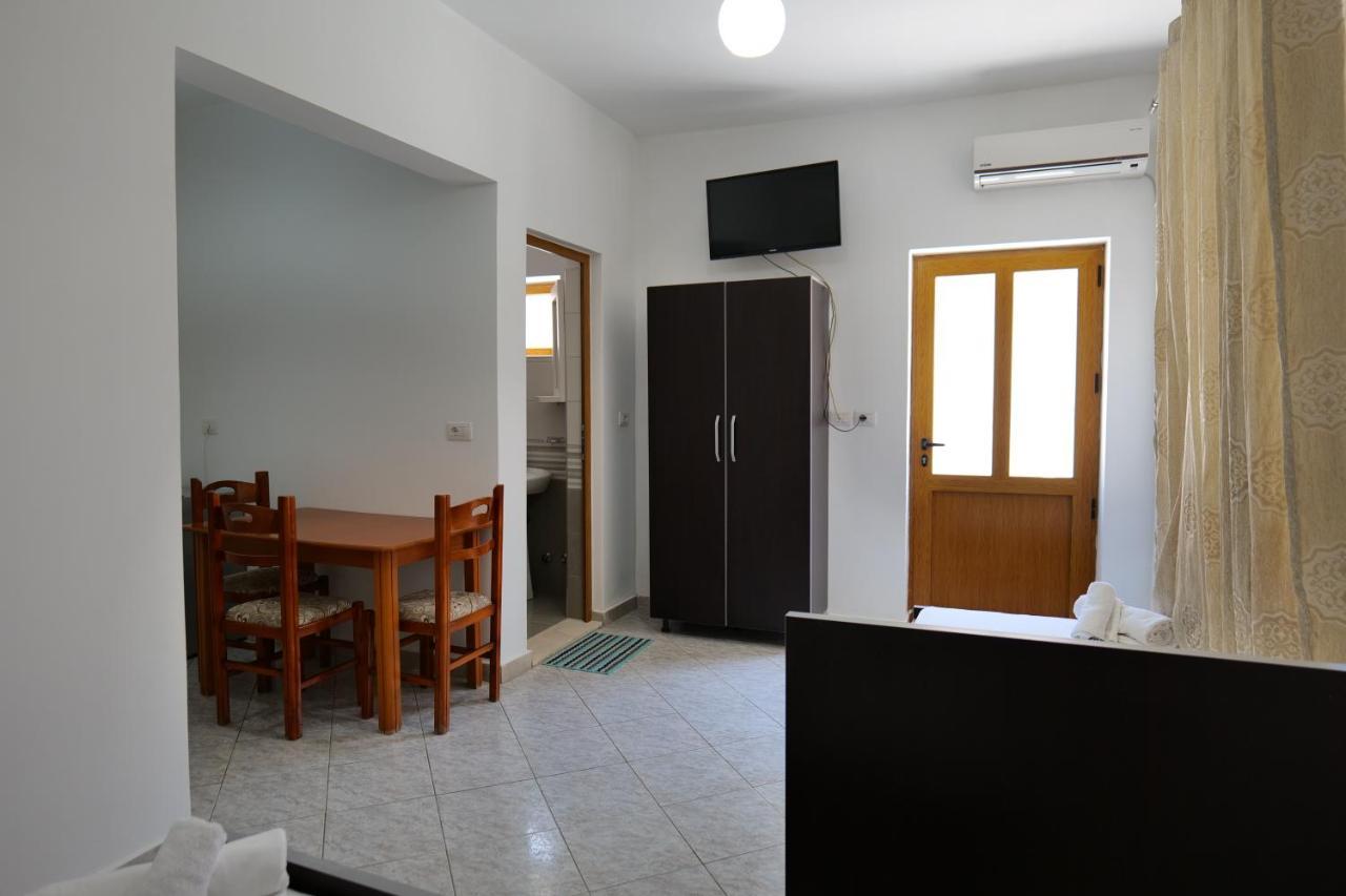 Vila Panorama Piqeras Bed & Breakfast Bagian luar foto