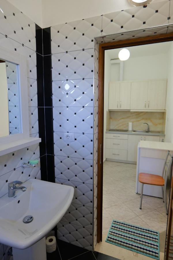 Vila Panorama Piqeras Bed & Breakfast Bagian luar foto